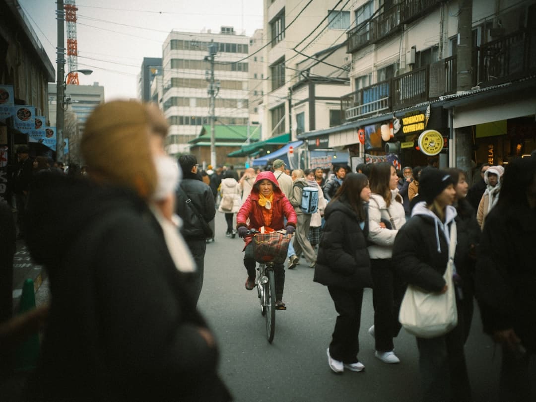 正是青稞老练时：青海囊谦孜荣村青稞丰盈喜迎秋